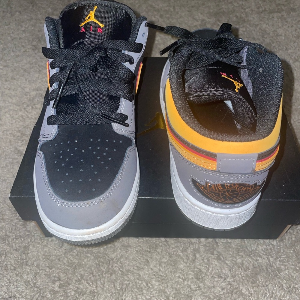 Air Jordan 1s Low SE (GS)
